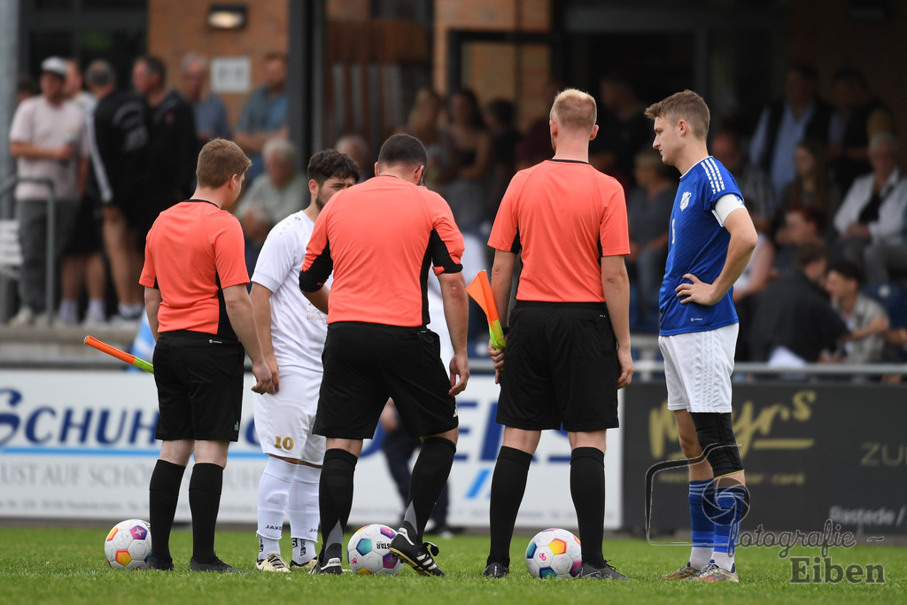 1. FC Nordenham-SV GOTANO | Kreispokal Finale Jade-Weser-Hunte 1. Mannschaften; 1.FC Nordenham (weiß)-SV GOTANO (blau) am 15.06.2025 in Rastede (Sportanlage Köttersweg), Photo: Philip Eiben 2025 - Realized with Pictrs.com