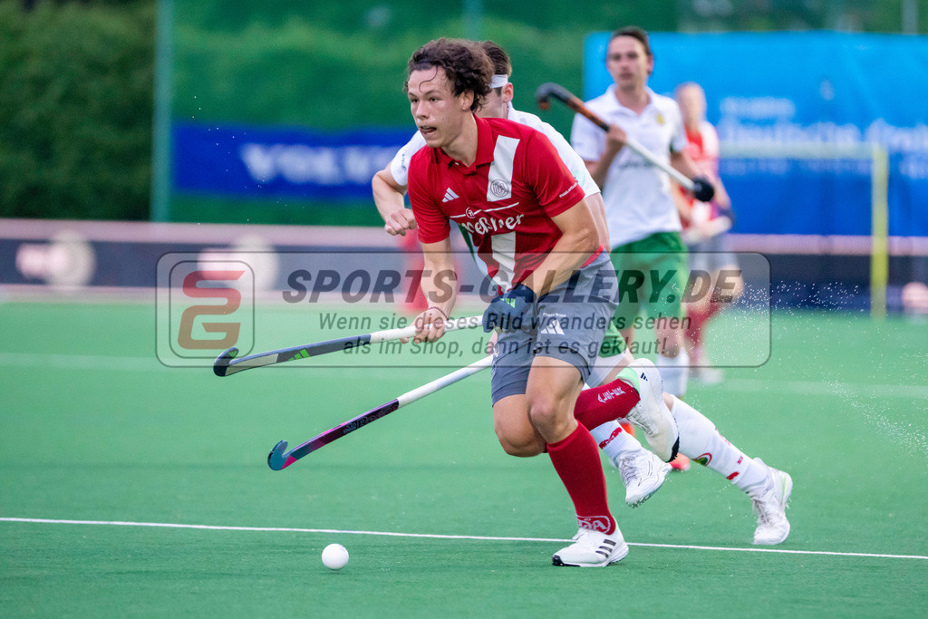 Final4_20240518-2106-0030 | Bonn, Deutschland, 18.05.2024:  in Aktion waehrend des Spiels der Deutsche Feldhockey-Meisterschaften 2024 zwischen Final 4 Herren Hamburger Polo Club - Der Club an der Alster im Bonner THV am 18.05.2024 in Bonn, Deutschland. (Foto von Stephan Fehrmann)

Bonn, Germany, 18.05.2024:  in action during the game of Deutsche Feldhockey-Meisterschaften 2024 between Final 4 Herren Hamburger Polo Club - Der Club an der Alster in Bonner THV at 18.05.2024 in Bonn, Deutschland. (Foto from Stephan Fehrmann)
