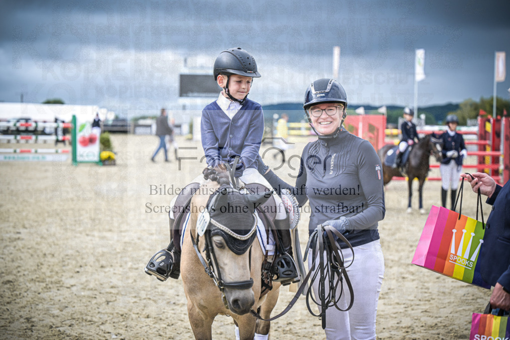 DOS_0355 | Entdecke hochwertige Reitturnierfotos von Foto Oger. Professionell, emotional und authentisch – jetzt Lieblingsmomente im Shop bestellen.Deutschlandweite Turnierfotografie. - Realisiert mit Pictrs.com