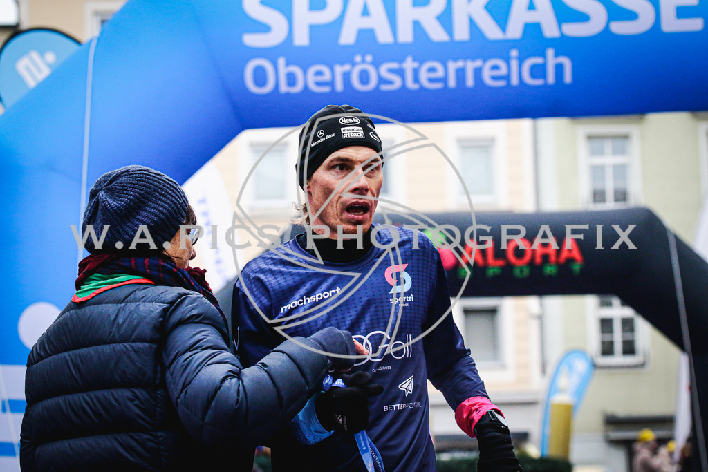 ..... | AUSTRIA, Wels, 31.12.24, SPARKASSE SILVESTERLAUF 2024, Image shows: Photo: Wapics / Andreas Willdoner