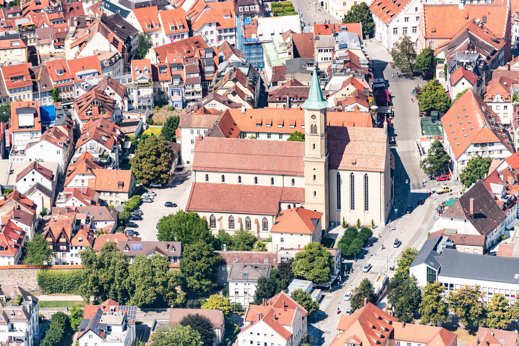dr__0016073.jpg | RAVENSBURG 03.08.2018 Kirchengebäude Evangelischen Stadtkirche in Ravensburg im Bundesland Baden-Württemberg, Deutschland. // Church building Evangelischen Stadtkirche in Ravensburg in the state Baden-Wurttemberg, Germany. Foto: Daniel Reiter