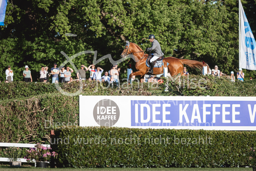 240511_Hamburg_SpeedDerby-222 | Deine schönsten Turniermomente als professionelle Fotos! Entdecke hochwertige Pferdesport-Fotografie im Online-Shop. Jetzt Fotos finden & bestellen!