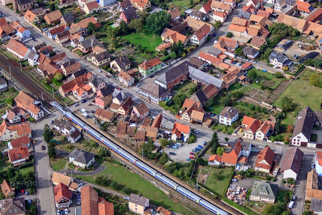 Aerial view: Station with passenger train in Schwindratzheim in the state Bas-Rhin, France. – Photo: IMG_53567.jpg taken on 09/30/2012 by Werner Riehm/FLY-FOTO.com – Resolution of the original: 4544 x 3029 px