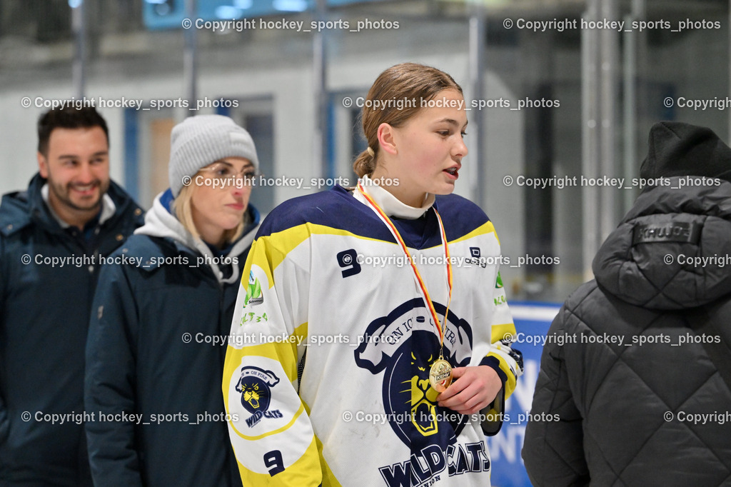 WILDCATS PATERNION & Lady Hawks Siegerehrung-Meisterfeier | #9 Neumann Magdalena WILDCATS PATERNION, Medailienübergabe, WILDCATS PATERNION &amp; Lady Hawks Siegerehrung-Meisterfeier, WILDCATS PATERNION &amp; Lady Hawks Siegerehrung-Meisterfeier am 12.03.2025 in Steindorf (Ossiachersee Halle), Austria, (Photo by Bernd Stefan)