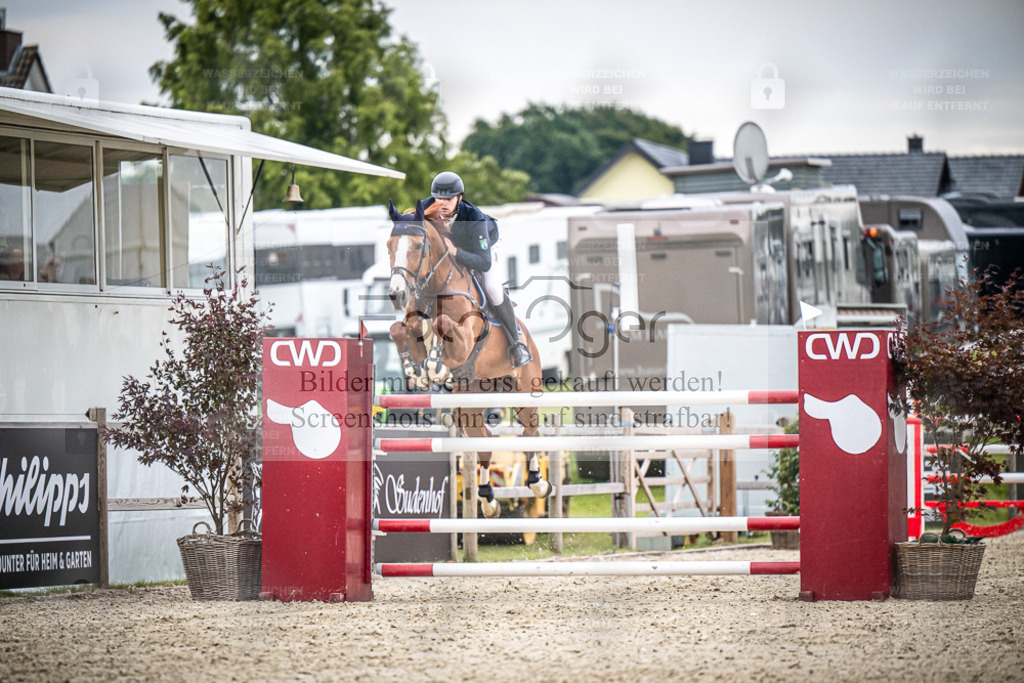 DOS_9072 | Entdecke hochwertige Reitturnierfotos von Foto Oger. Professionell, emotional und authentisch – jetzt Lieblingsmomente im Shop bestellen. - Realisiert mit Pictrs.com