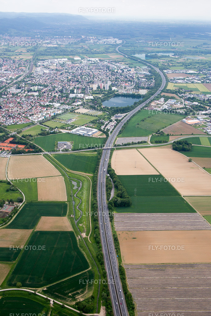 Streckenverlauf A5 | Luftbild: Streckenverlauf A5 im Ortsteil Auerbach in Bensheim im Bundesland Hessen in Deutschland. Foto: IMG_088964.jpg vom 20.05.2016 durch Werner Riehm/FLY-FOTO.de - Realisiert mit Pictrs.com