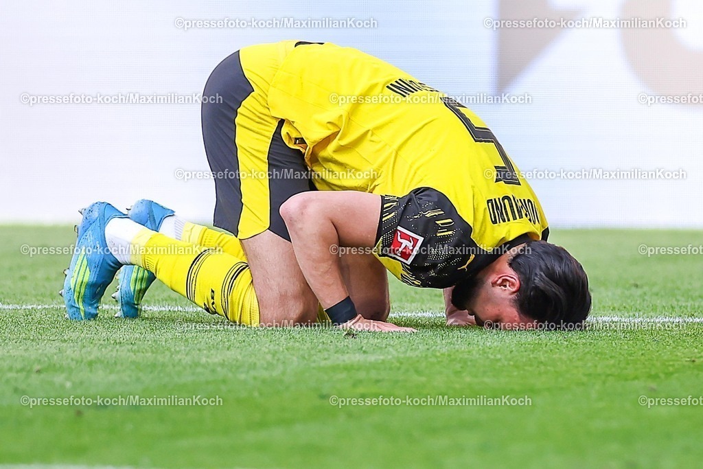 BVB26042601037 | 26.04.2026, Fußball, Borussia Dortmund - SC Freiburg, 1. Fußball Bundesliga, 31. Spieltag, Signal Iduna Park, Saison 2025 2026: Torjubel nach dem Tor zum 3:0 durch Torschütze Ramy Bensebaini&nbsp;(BVB #05)  zusammen mit   DFB regulations prohibit any use of photographs as image sequences and or quasi-video.