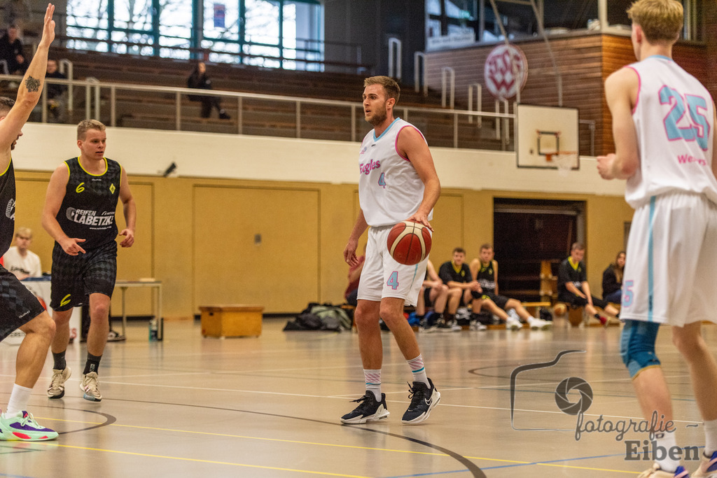 TSG Westerstede 3-VFL Löningen | TSG Westerstede 3 (weiß)-VFL Löningen (schwarz) am 14.01.2024; in Westerstede (Hössensporthalle), Photo: Philip Eiben 2023 - Realisiert mit Pictrs.com