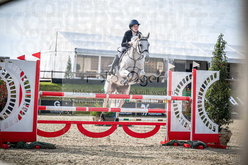 DOS_5792 | Entdecke hochwertige Reitturnierfotos von Foto Oger. Professionell, emotional und authentisch – jetzt Lieblingsmomente im Shop bestellen.Deutschlandweite Turnierfotografie. - Realisiert mit Pictrs.com