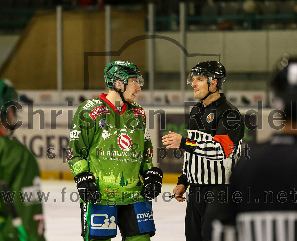 2023-12-26_110_TSV_Erding_gegen_ERV_Schweinfurt | Erding, Deutschland, 26.12.2023:
Eishockey, Bayernliga Vorrunde 2023 / 2024, 20. Spieltag, TSV Erding gegen ERV Schweinfurt, Endergebnis: 9:3

Michael Franz (Erding Gladiators, #13)

Foto: Christian Riedel / fotografie-riedel.net