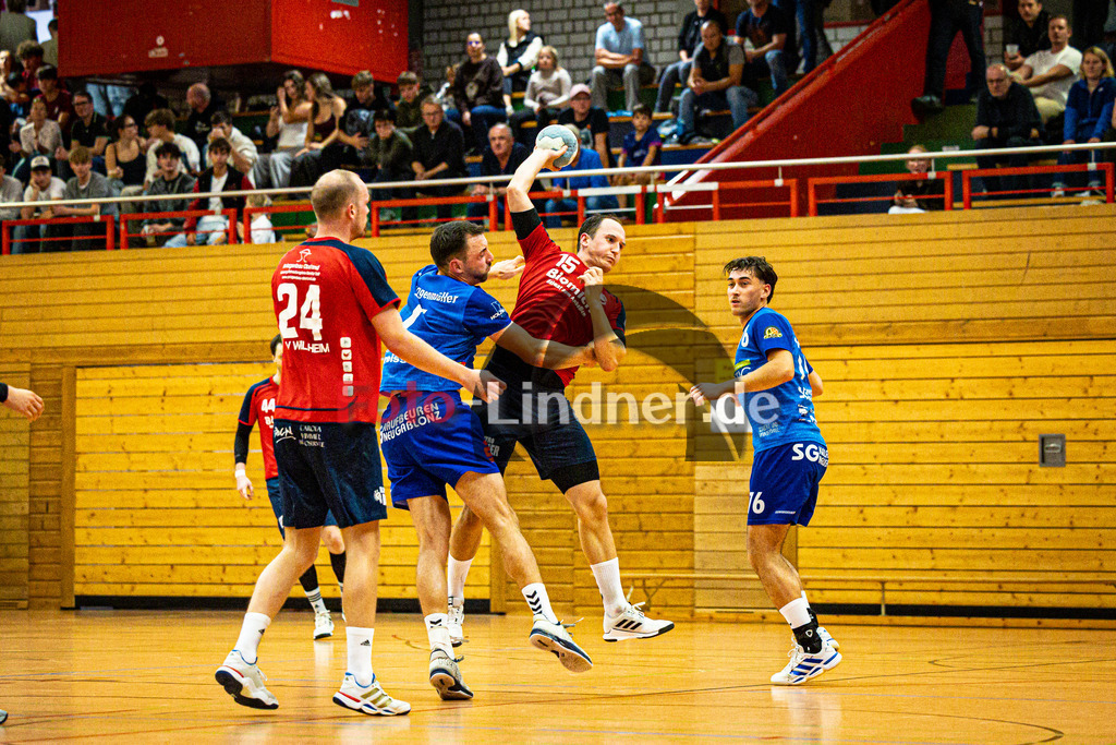 TSV Weiheim gegen SG Kaufbeuren/Neugablonz | Bezirksoberliga Handball Herren 2025/26, TSV Weiheim gegen SG Kaufbeuren/Neugablonz, 20251004,Julius KRAUSE (TSV Weilheim 15) in Aktion,2025-10-04 in Weilheim (Jahnhalle)Julius KRAUSE (TSV Weilheim 15)Copyright: WolfgangxLindner
