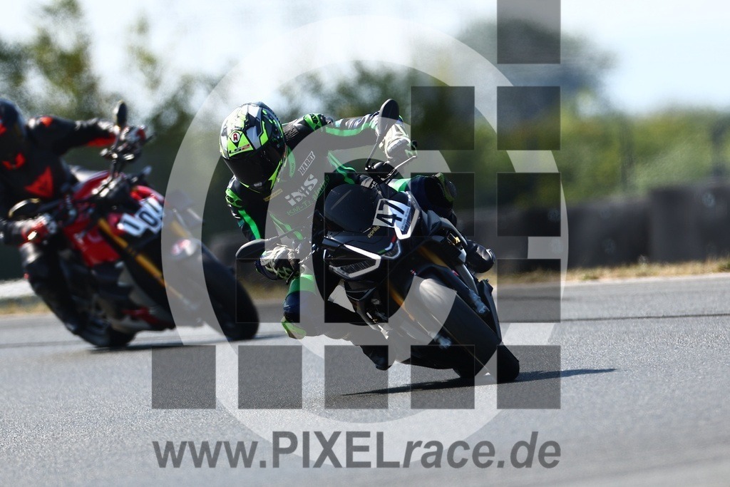 0047-20240813_06420 | Schöne Erinnerungen an spannende Momente - das festzuhalten ist unser Job. PIXELrace.de ist seit 2003 auf den Rennstrecken Europas unterwegs um die Action draußen beim Fahren und die wunderbare Stimmung imm Fahrerlager für euch einzufangen.