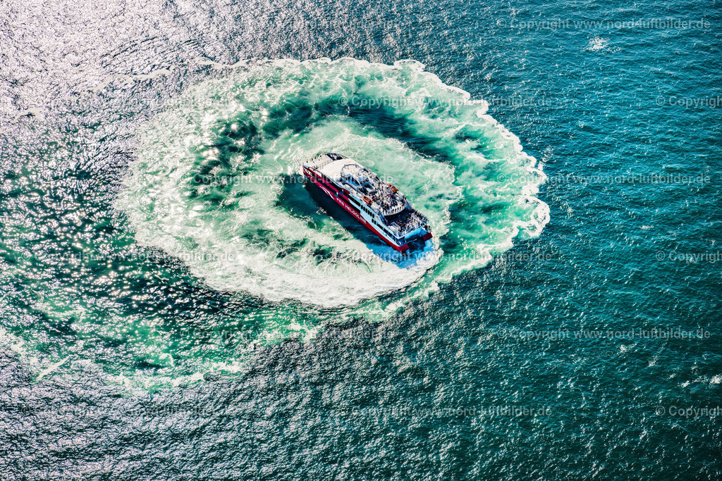 Helgoland_Halunder_Jet_FRS_Fähren_ELS_8246280824280824 | HELGOLAND 28.08.2024 Fahrt eines Fähr- Schiffes " FRS Halunder Jet " in Helgoland im Bundesland Schleswig-Holstein, Deutschland. // Trip of a ferry ship "FRS Halunder Jet" in Heligoland in the state Schleswig-Holstein, Germany. Foto: Martin Elsen