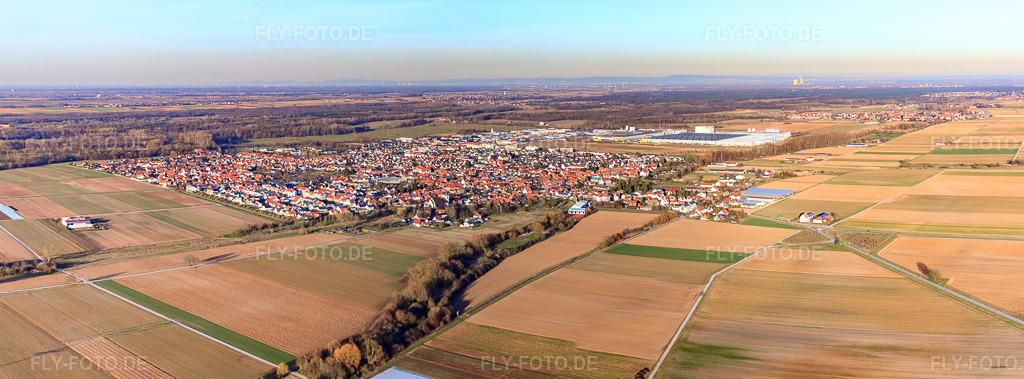 Luftbild: Stadtpanorama bis zum Industriegebiet Interpark aus Südwesten im Winter in Offenbach an der Queich im Bundesland Rheinland-Pfalz in Deutschland. Foto: IMG_62453-Bearbeitet.jpg vom 24.02.2014 durch Werner Riehm/FLY-FOTO.deAuflösung des Originals: 7981 x 2952 px