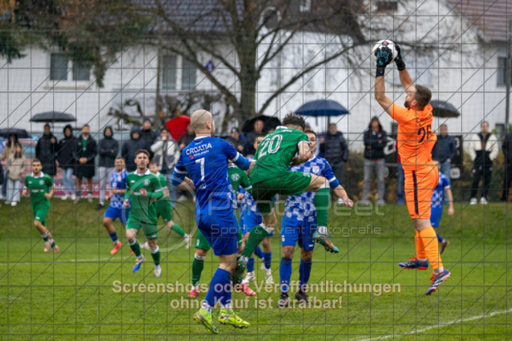 20251116_155910_1396 | #,KSG Eislingen (grün) vs. Croatia 2012 Geislingen (blau), Fussball, Kreisliga A3 - Bezirk Neckar/Fils, 13. Spieltag, Saison 2025/2026, Rasensportplatz KSG, Albstraße 69, 73054 Eislingen, 16.11.2025 - 14:30 Uhr,Foto: PhotoPeet-Sportfotografie/Peter Harich