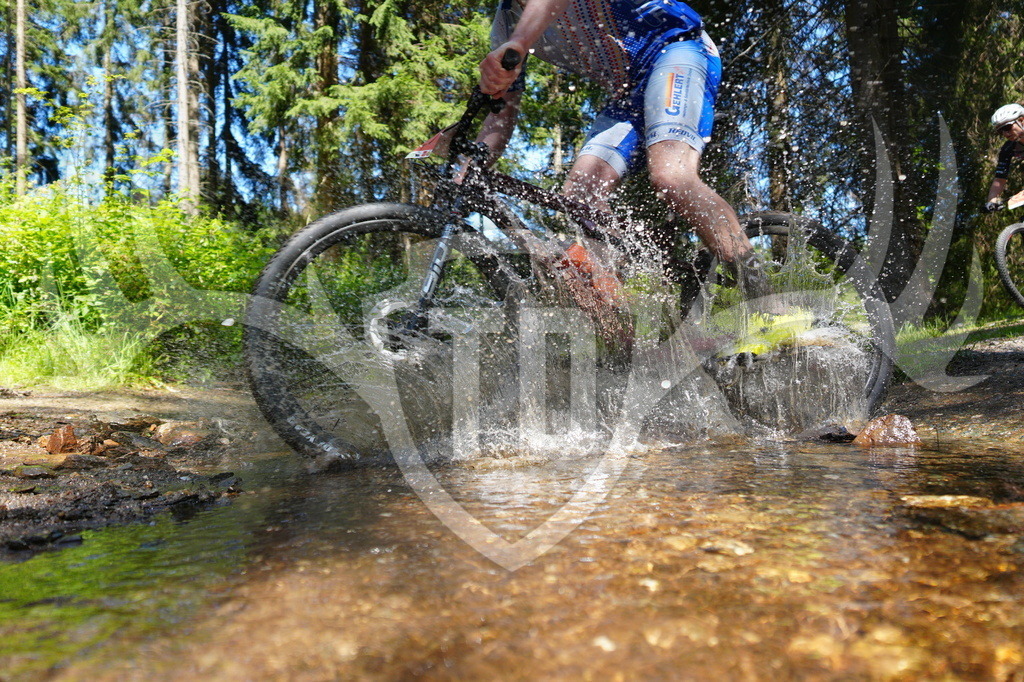 FC605196 | Fotogalerie der Treibjagd im Dunkelwald - Dein MTB Etappenrennen im Erzgebirge - Realisiert mit Pictrs.com