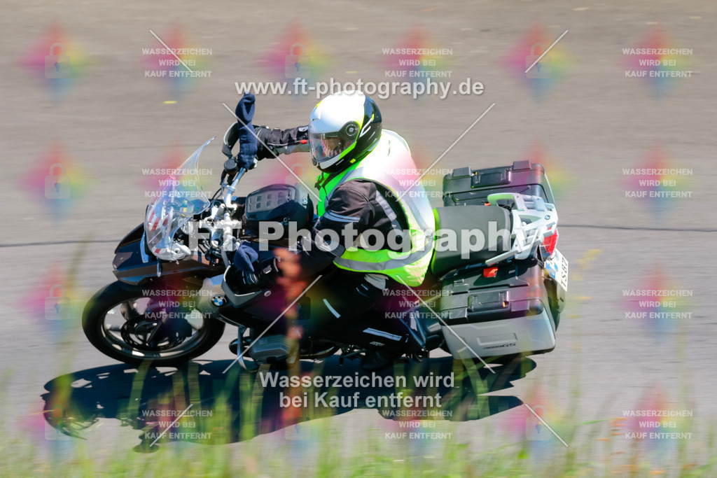 Moto-TeamOBK-22204 | Hier findet Ihr Bilder von Touristenfahrten auf der Nürburgring Nordschleife oder von anderen Veranstaltungen die ich besucht habe. Viel Spass beim Durch Schauen 
