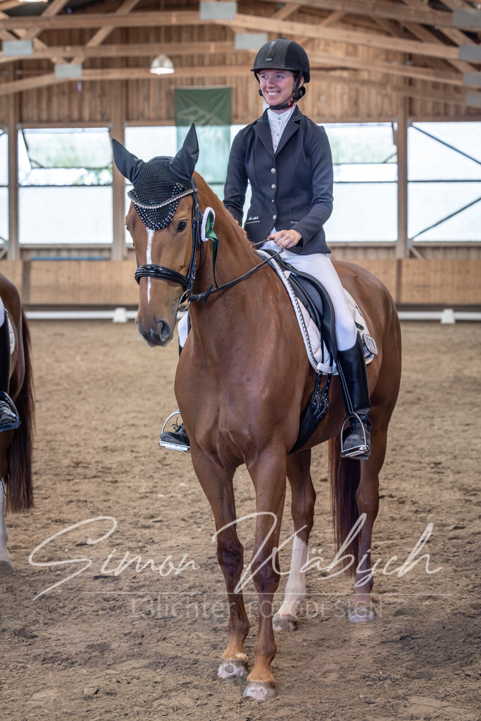 20251011-_3LI0825 | Tierfotografie Pferde, Hunde, Katzen, Haustiere.
Turnierfotografie Reitturniere, Reiten, Springreiten, Dressur in Hanau, dem Main-Kinzig-Kreis und dem Rhein-Main- Gebiet um Frankfurt