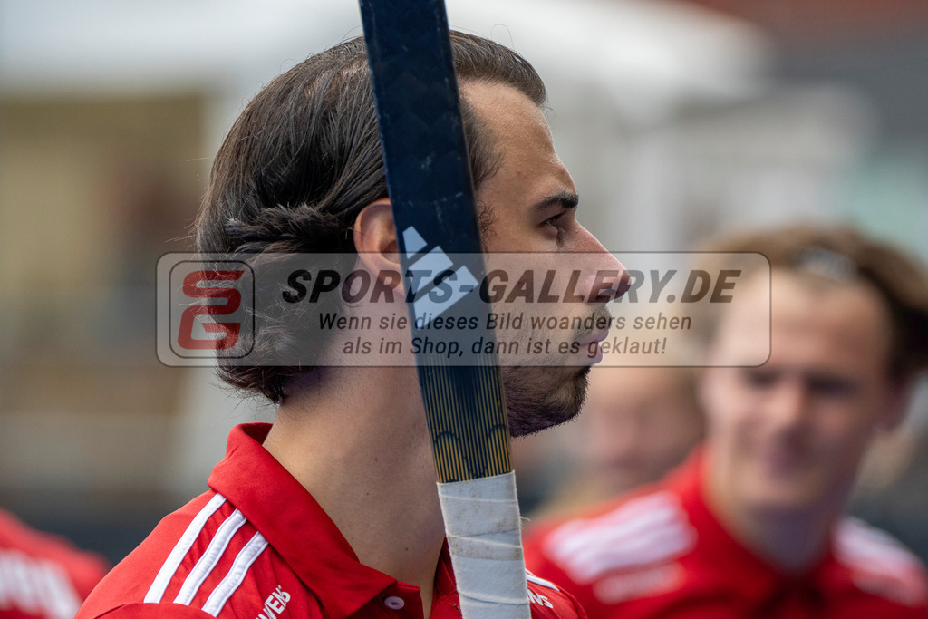 Final4_20250601-1326-HK108462 | Krefeld, Deutschland, 01.06.2025:  Feldhockey Final4 2025 – „Deutsche Feldhockey-Meisterschaften 2025“ Crefelder HTC - Rot-Weiss Köln (Finale Herren) im Gerd-Wellen-Hockeyanlage am 01.06.2025 in Krefeld, Deutschland. (Foto von Kramhöller/Fehrmann/Kaste)Krefeld, Germany, 01.06.2025: Feldhockey Final4 2025 – „Deutsche Feldhockey-Meisterschaften 2025“ Harvestehuder HTC - Düsseldorfer HC (Finale Damen) in Gerd-Wellen-Hockeyanlage at 01.06.2025 in Krefeld, Deutschland. (Foto from Kramhöller/Fehrmann/Kaste)