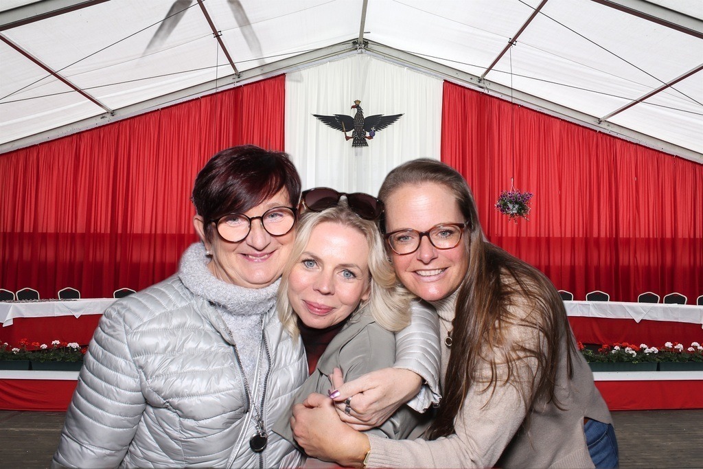 top-top.de 240928-120 | Foto, Video, Fotografie, Videografie, Fotobox, DJ, Discjockey, Musik, Musikbox, Veranstaltung, Photobooth, Amazon, Ebay, Buchtipp, Bestseller, Autor, Verlag, Buch, Wesel, Hamminkeln, NRW, Dinslaken, Rees, Drohne, Hochzeit, Party, Fotobox, Wesel, Fotograf