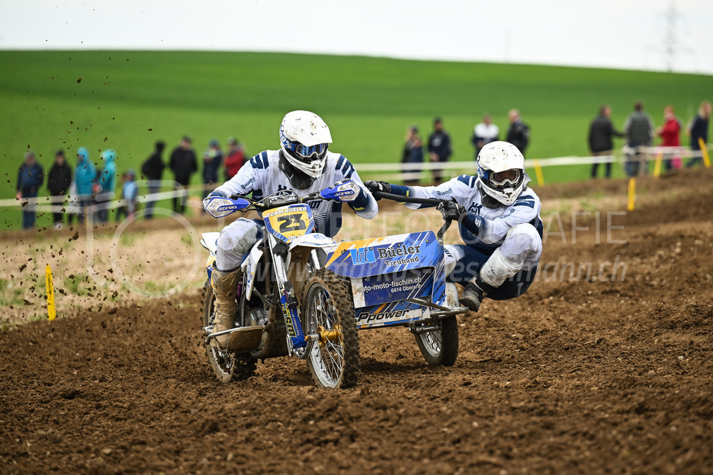 Motocross Schlatt bei Winterthur - 30. April 2023 | #23 Bueeler Markus / Bueeler Armin aus Oberarth (CH) auf WSP Husqvarna 450 in der Kategorie Seitenwagen am Motocross Schlatt bei Winterthur, 30. April 2023. 
Instagram: @mx_schlatt | @mc_wila | @sam_schweiz
Bild: Sportfotografie Markus Aeschimann | www.markus-aeschimann.ch - Realisiert mit Pictrs.com