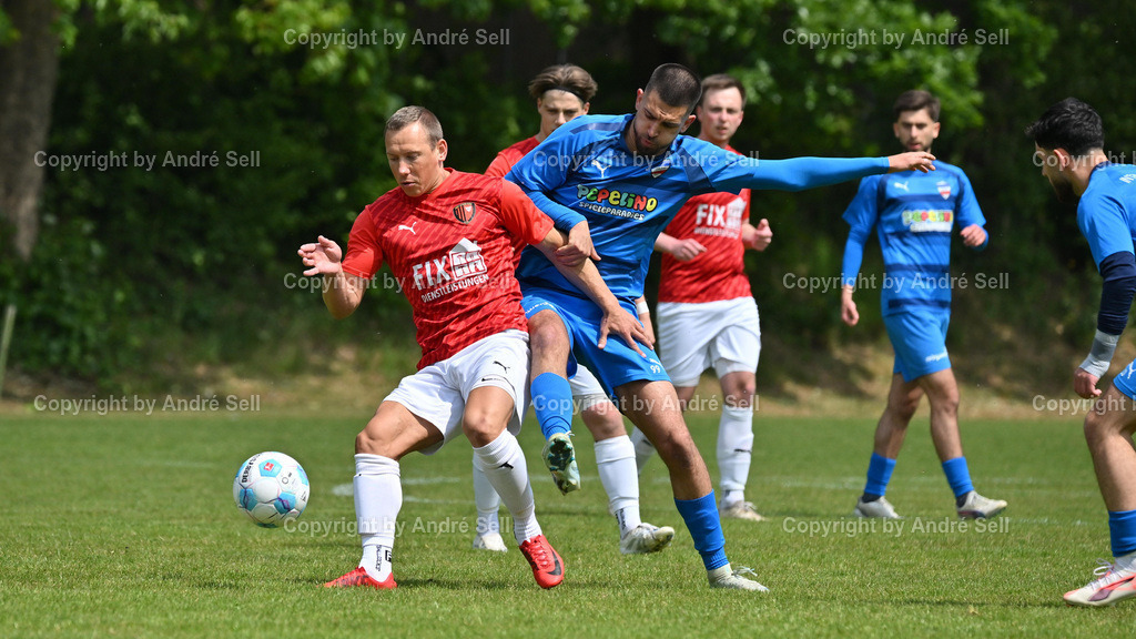 SSG Rot-Schwarz Kiel vs Inter Türkspor Kiel | Igor Vitiuk (Kiel #27) / Eugen Halili (Inter #99) / Fußball-Landesliga Schleswig Männer 2024/2025 / SSG Rot-Schwarz Kiel vs Inter Türkspor Kiel / Sportplatz Meimersdorf / Kiel / 24.05.25 - Realisiert mit Pictrs.com