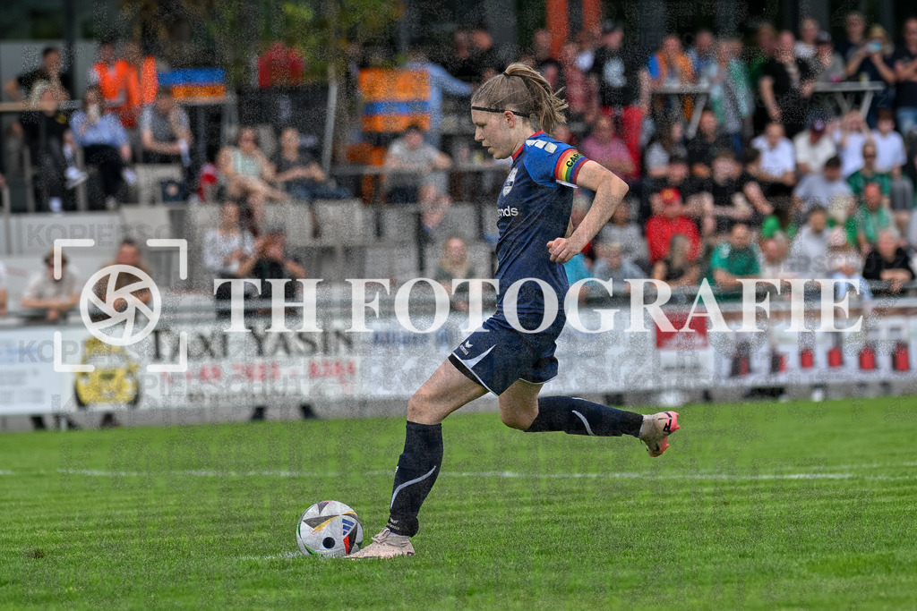 GER, FC Hauingen - SV Waldhaus, Frauen-Fussball, Rothaus Bezirkpokal, Finale, Saison 2024/2025, 29.05.2025 | Jeanette-Elisabeth Bolz (FC Hauingen, #06)GER, FC Hauingen - SV Waldhaus, Frauen-Fussball, Rothaus Bezirkpokal, Finale, Saison 2024/2025, 29.05.2025Foto: TH Fotografie/Thomas Hess