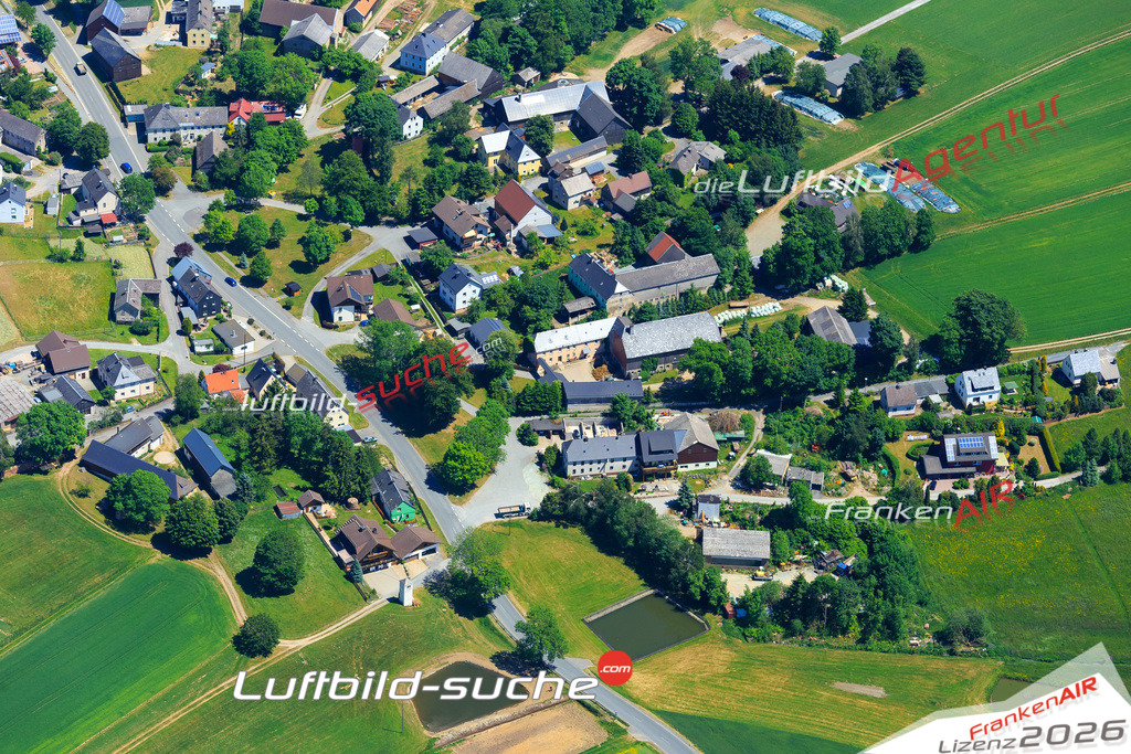 Die Luftaufnahme Ahornberg - Konradsreuth wurde vom UL-Flugzeug (keine Drohne) aus fotografiert.Hohe Druck- Auflösung-die Geschenkidee!
