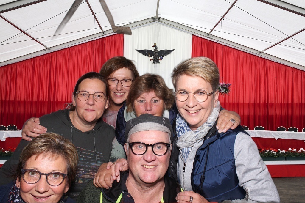 top-top.de 240928-152 | Foto, Video, Fotografie, Videografie, Fotobox, DJ, Discjockey, Musik, Musikbox, Veranstaltung, Photobooth, Amazon, Ebay, Buchtipp, Bestseller, Autor, Verlag, Buch, Wesel, Hamminkeln, NRW, Dinslaken, Rees, Drohne, Hochzeit, Party, Fotobox, Wesel, Fotograf