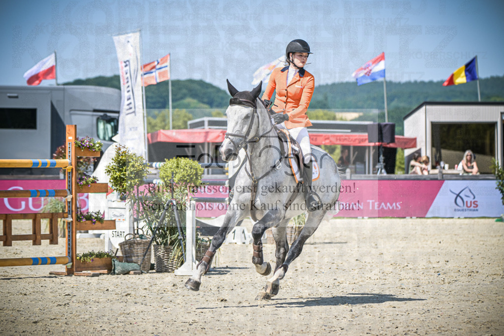 DOS_6023 | Entdecke hochwertige Reitturnierfotos von Foto Oger. Professionell, emotional und authentisch – jetzt Lieblingsmomente im Shop bestellen.Deutschlandweite Turnierfotografie. - Realisiert mit Pictrs.com