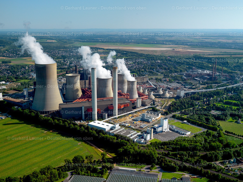 2995058 | NIEDERAUßEM 14.10.2017 Kohle- Kraftwerksanlagen des RWE Power AG Kraftwerk Niederaußem in Bergheim im Bundesland Nordrhein-Westfalen, Deutschland. Weiterführende Informationen bei: RWE AG. // Coal power plants of the RWE Power AG Kraftwerk Niederaussem in Bergheim in the state North Rhine-Westphalia, Germany. Further information at: RWE AG. Foto: Gerhard Launer