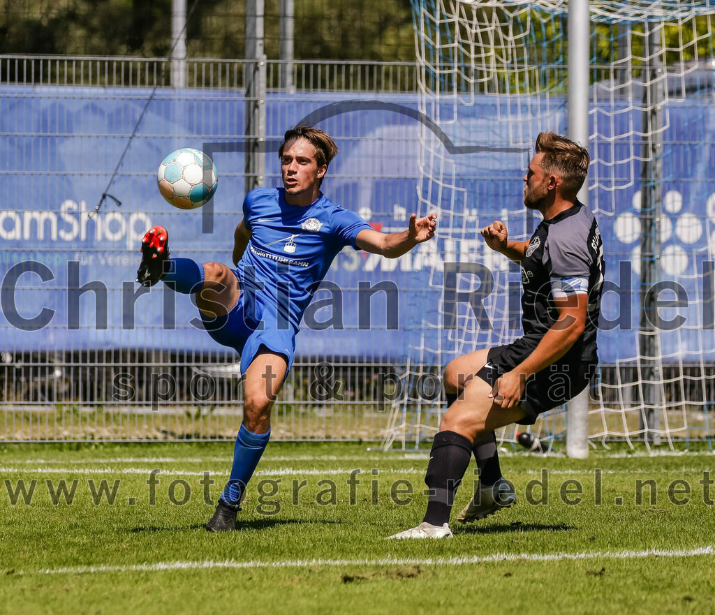 2023-08-12_046_FC_Langengeisling_gegen_ESV_Freilassing | Erding, Deutschland, 12.08.2023:
Fußball, Bezirksliga Oberbayern Ost 2023 / 2024, 4. Spieltag, FC Langengeisling gegen ESV Freilassing, Endergebnis: 2:1

Marco Schmitzberger (ESV Freilassing, #8), Hannes Dornauer (FC Langengeisling, #33)

Foto: Christian Riedel / fotografie-riedel.net