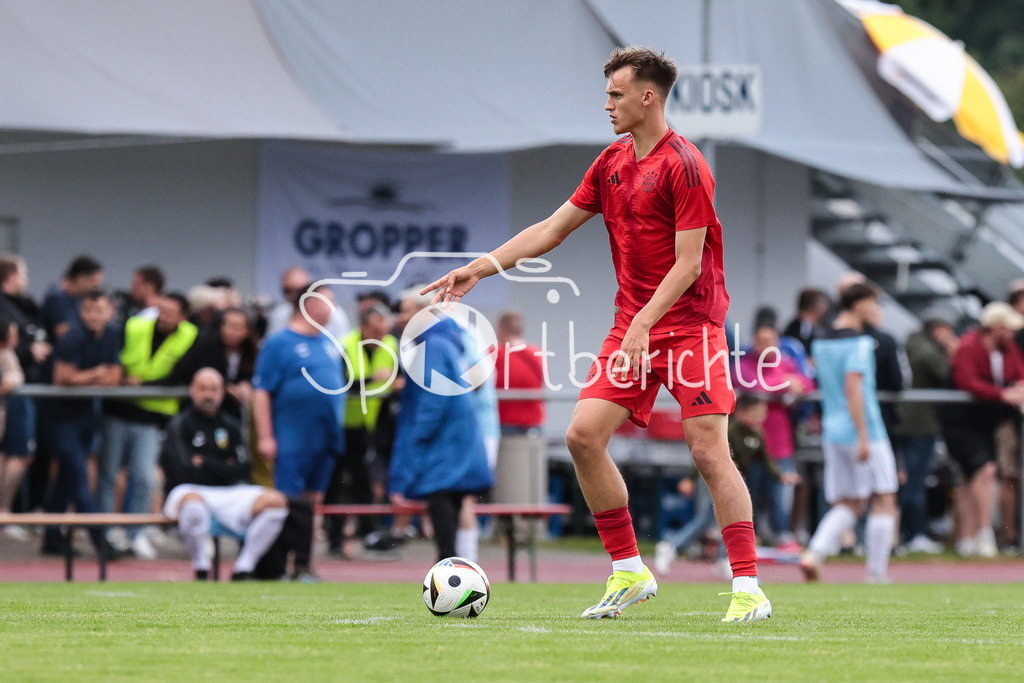 SSV Dillingen - FC Bayern Amateure | am Ball Paul SCHOLL (FCB #13) / Freisteller / Einzelfoto