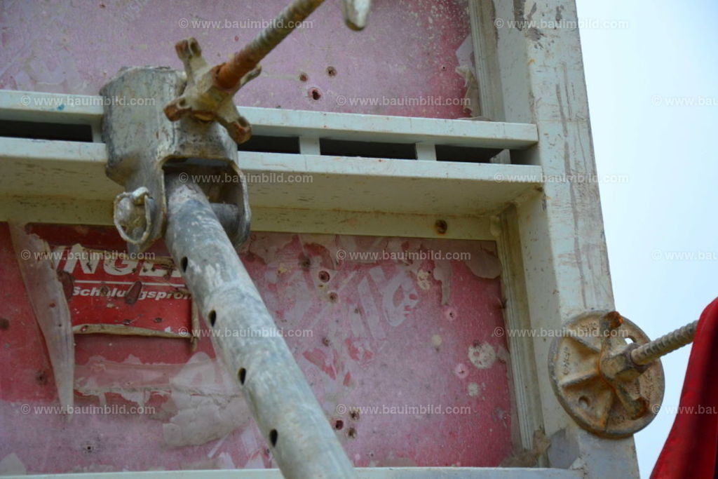 bib-lg04-betonarbeiten-0499 | Nach LV-Leistungsgruppen sortierte Detailfotos über den Bau eines Hauses. Alle Hausbau-Bilder direkt vom Urheber und Autor der Website Haus-Selber-Bauen.com
