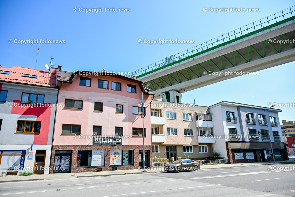 Slowakei_ Trenciansky kraj_ Povazska Bystrica_ 26.08.2024-74 | 26.08.2024, Slowakei, SVK, Trenciansky kraj, Povazska Bystrica, im Bild Stadt in der Nordwestslowakei, Stadtansichten, Gebaeude, Architektur, Turm, Bruecke, Bahnhof, Zentrum, Prior, Kaufhaus, Park, Strassen, Haeuser, Infrastruktur, kommunistische Symbolik, Denkmaeler, Kultur