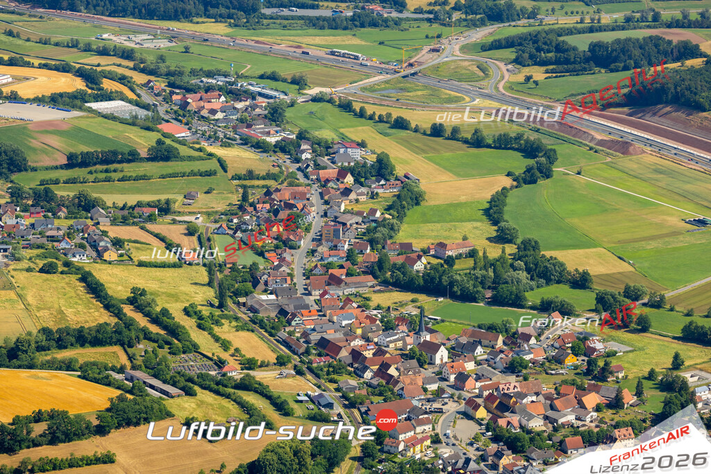 Das Luftbild zeigt : Thüngfeld Schlüsselfeld - Die Luftaufnahme wurde 2023 vom UL-Flugzeug aus erstellt ( keine Drohne ) - Hochauflösende Luftaufnahme - Für grossformatige Ausdrucke geeignet. Die Geschenkidee !Mit Lizenz und Bildrechte bestellbar