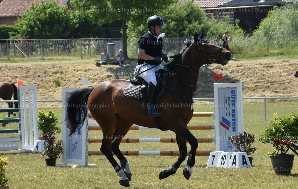 DSC_0303 (2) | Sportfotografie , Motorsport, Motoross, Reitsport, Mointainbike, Enduro,
Landschaft , Outdoor, Eventfotografie, Landschaft, Bilder online bestellen - Realisiert mit Pictrs.com