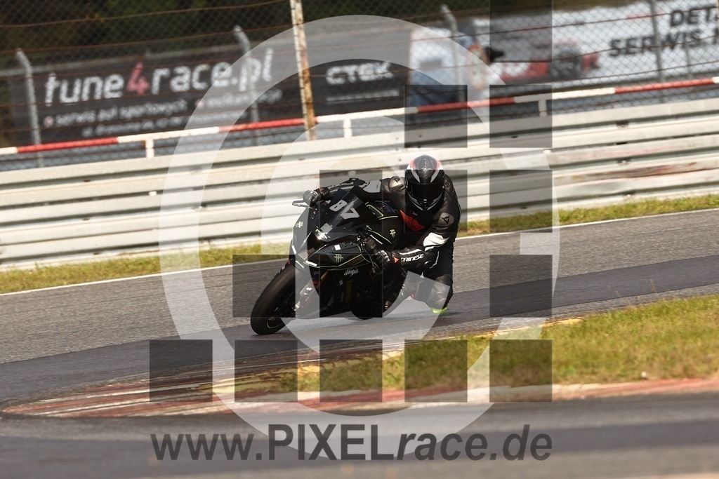 0087-20250909_14535 | Schöne Erinnerungen an spannende Momente - das festzuhalten ist unser Job. PIXELrace.de ist seit 2003 auf den Rennstrecken Europas unterwegs um die Action draußen beim Fahren und die wunderbare Stimmung imm Fahrerlager für euch einzufangen.