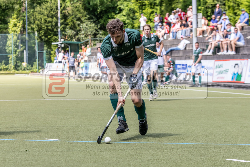 MJ_2024-.05-12-H-HTCU-Alster-35 | Lukas Mertgens (Uhlenhorst Mülheim #18), Uhlenhorst Mülheim - Der Club an der Alster am 12.5.2024 im Waldstadion, Mülheim a. d. Ruhr