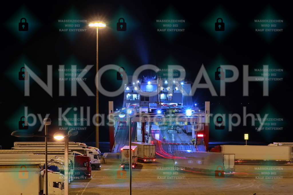 Fährhafen Igoumenitsa | Eine Fähre wird am Fährhafen von Igoumenitsa beladen.