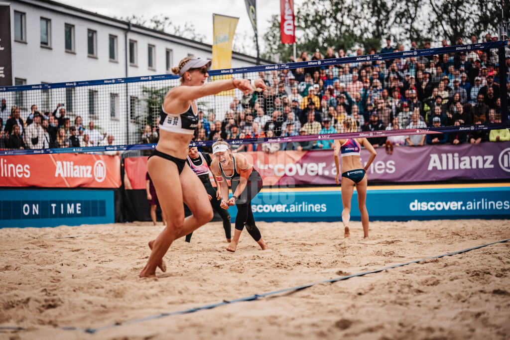 Beachvolleyball | Frauen | Allianz German Beach Tour 2025 | Tourstop Berlin | 24.08.2025 | v.l. Melanie Paul und Lea Kunst jubeln nach dem Turniersieg