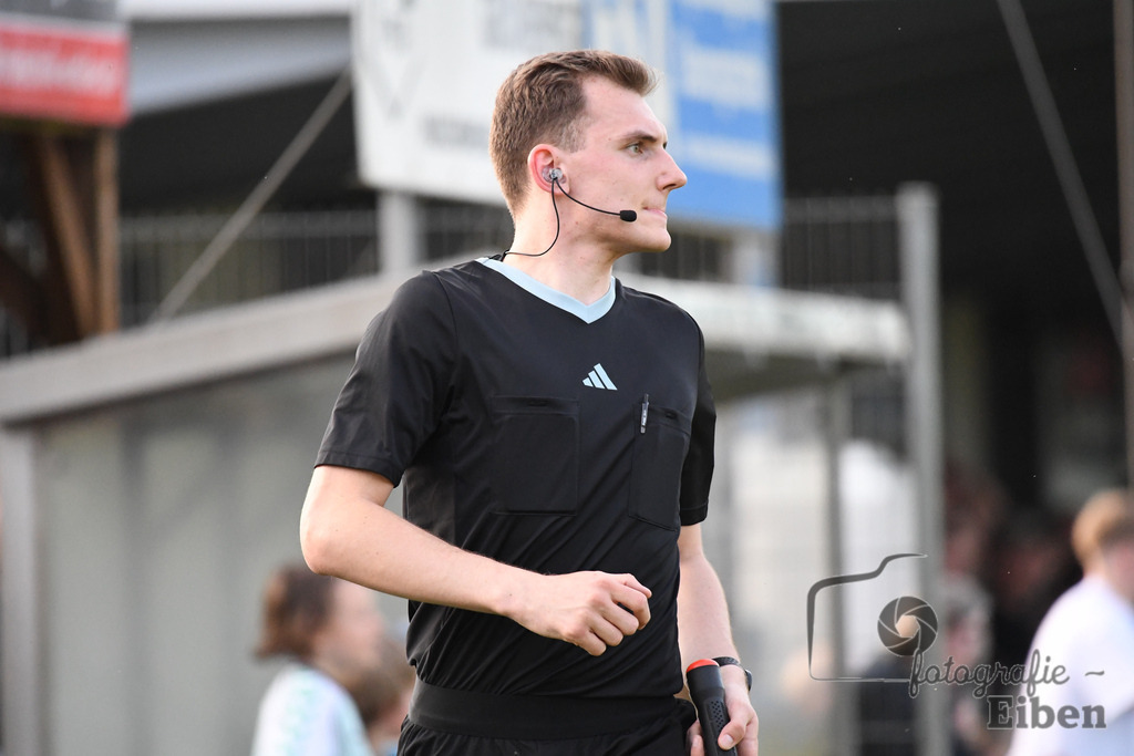 SSV Jeddeloh-SV Drochtersen/Assel | Herren Regionalliga; SSV Jeddeloh (blau)-SV Drochtersen/Assel (rot) am 30.04.2024; in Jeddeloh (53-Acht Arena), Photo: Philip Eiben 2024 - Realisiert mit Pictrs.com