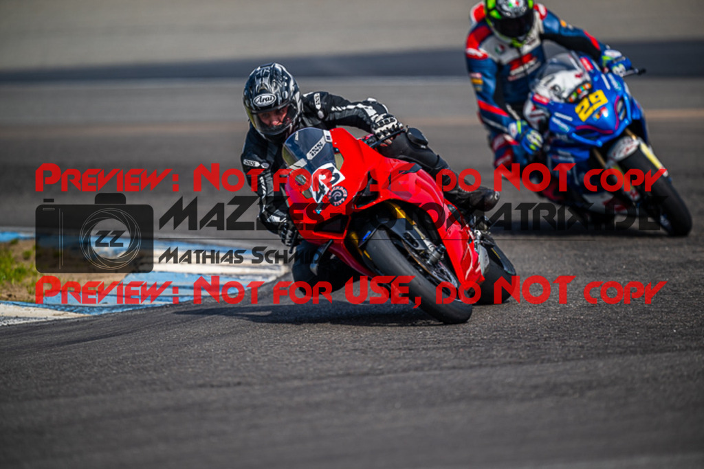 MaZZes_FotoMatrix_230410_8026 | ROT