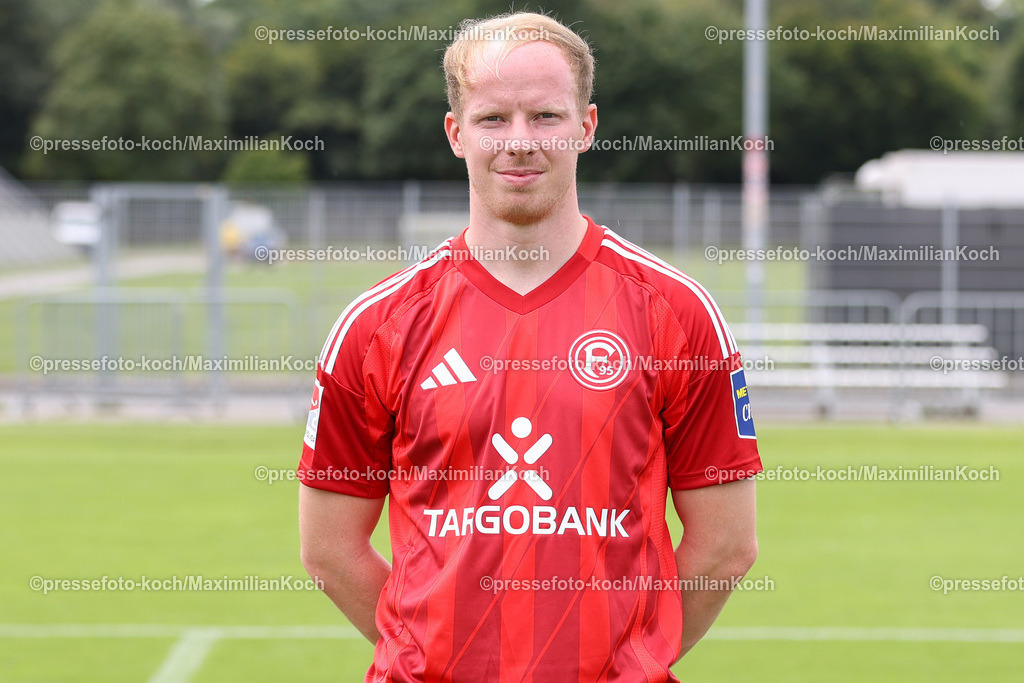Due2BL25072401081 | Dennis Jastrzembski; Fortuna Düsseldorf; 2. Bundesliga, Porträttermin 2024/2025
