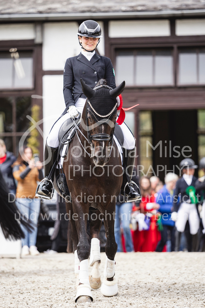 260412_Kronberg_S-Dressur-646 | Deine schönsten Turniermomente als professionelle Fotos! Entdecke hochwertige Pferdesport-Fotografie im Online-Shop. Jetzt Fotos finden & bestellen!