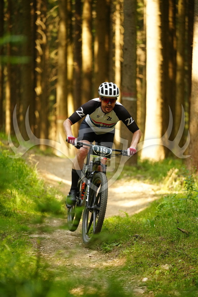 FC102726 | Fotogalerie der Treibjagd im Dunkelwald - Dein MTB Etappenrennen im Erzgebirge - Realisiert mit Pictrs.com