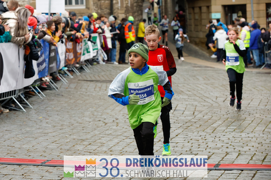 1700m Stadtwerke Jugendlauf | 3 Koenigslauf 2024 1700m Stadtwerke Jugendlauf - Realisiert mit Pictrs.com