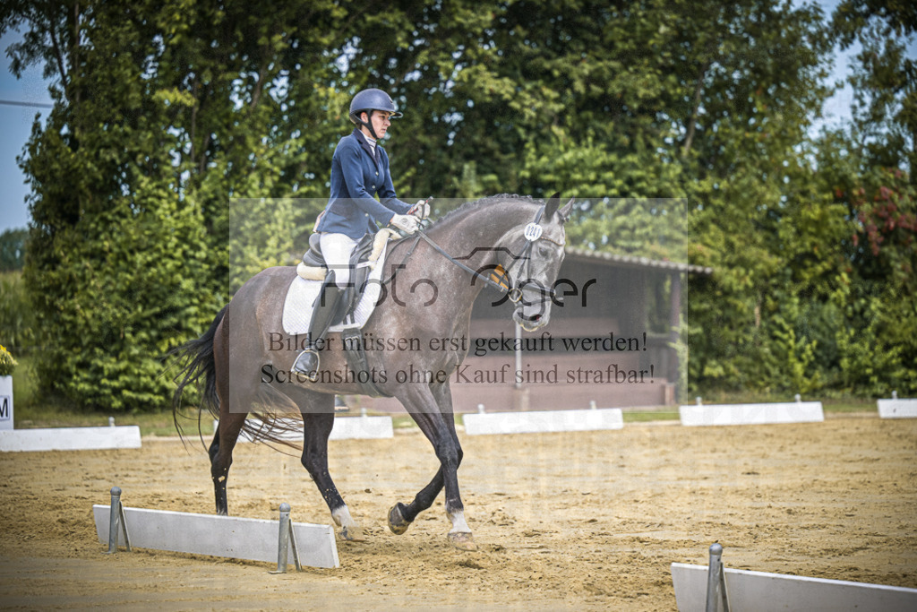 DOS_2140 | Entdecke hochwertige Reitturnierfotos von Foto Oger. Professionell, emotional und authentisch – jetzt Lieblingsmomente im Shop bestellen.Deutschlandweite Turnierfotografie. - Realisiert mit Pictrs.com