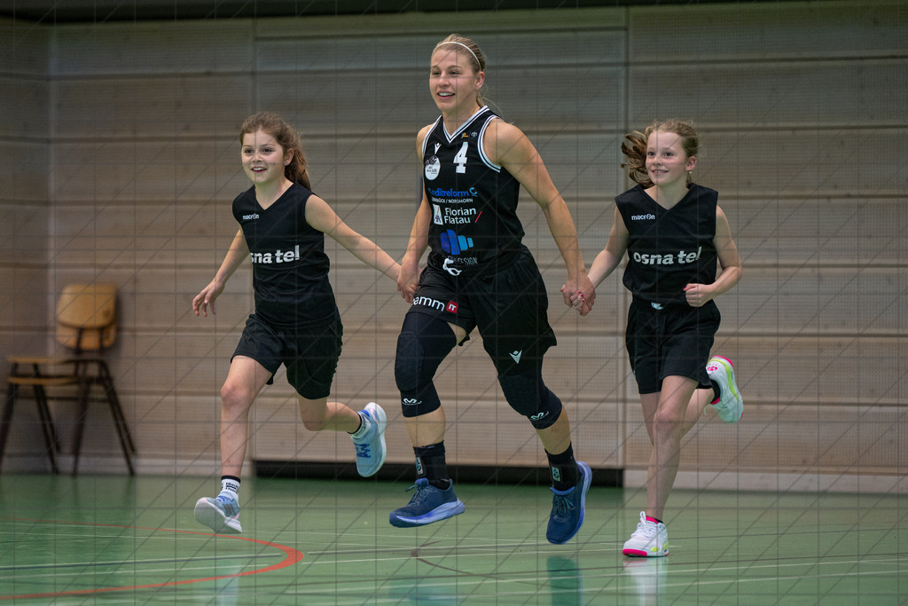 2. DBBL Nord 25/26 | Spieltag 04 | BBC Osnabrück vs. TuS Lichterfelde | 12.10.25: 2. DBBL Nord 25/26 | Spieltag 04 | BBC Osnabrück vs. TuS Lichterfelde / Osnabrück / Deutschland  //   CREDIT:www.bullenfotos.de, Martin König, Hörner Weg 40, D-49078 Osnabrück, +4917663732967 // Nutzung und Weitergabe nur zu den vereinbarten Zwecken. Presseanfragen an Ersteller. Alle Rechte beim Ersteller. Honorierung nach MFM. - Realisiert mit Pictrs.com