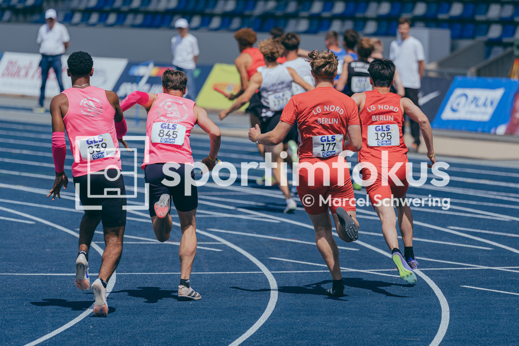 DM U23 U18 Bochum 2026 | Anas Mathieu Nzikou (Cologne Athletics), Fabian Warias (StG CA/DA), Florian Abel (LG Nord Berlin) und Konstantin Tchernyi (LG Nord Berlin) in der 4x100-Meter-Staffel bei den Deutschen Meisterschaften der U18 &amp; U23 2026 im Lohrheidestadion in Bochum-Wattenscheid. - Realisiert mit Pictrs.com